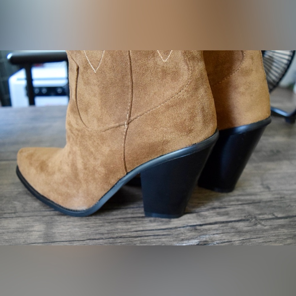 PrettyLittleThing Tan Over the Knee Boots - Picture 4 of 5